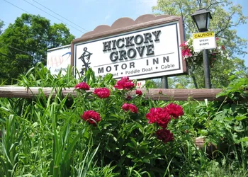Hickory Grove Motor Inn hotel thumbnail 2