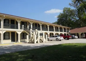 Creek Side Inn hotel thumbnail 2