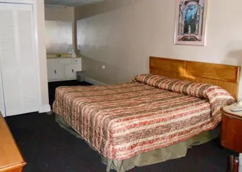 Creek Side Inn hotel thumbnail 4