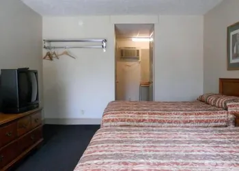 Creek Side Inn hotel thumbnail 5