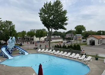 Colonial Motel hotel thumbnail 6