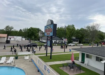 Colonial Motel hotel thumbnail 7