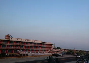 Gold Crest Motel hotel thumbnail 2