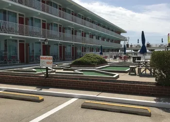 Gold Crest Motel hotel thumbnail 5