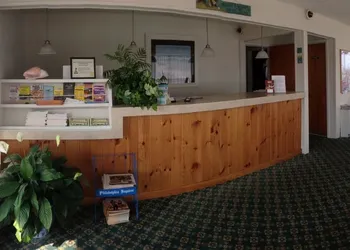 Gold Crest Motel hotel thumbnail 8