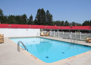 Mackinac Lake Trail Motel hotel thumbnail 5
