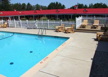 Mackinac Lake Trail Motel hotel thumbnail 6