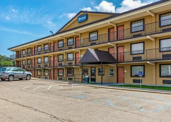 Rodeway Inn & Suites hotel thumbnail 2