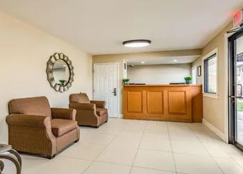 Rodeway Inn & Suites hotel thumbnail 4