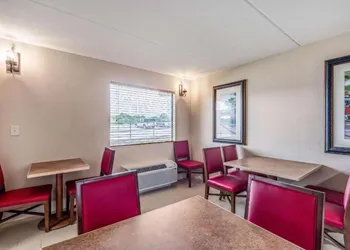 Rodeway Inn & Suites hotel thumbnail 6