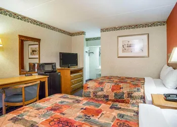 Rodeway Inn & Suites hotel thumbnail 8