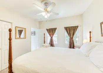 A Yellow Rose B&B hotel thumbnail 6