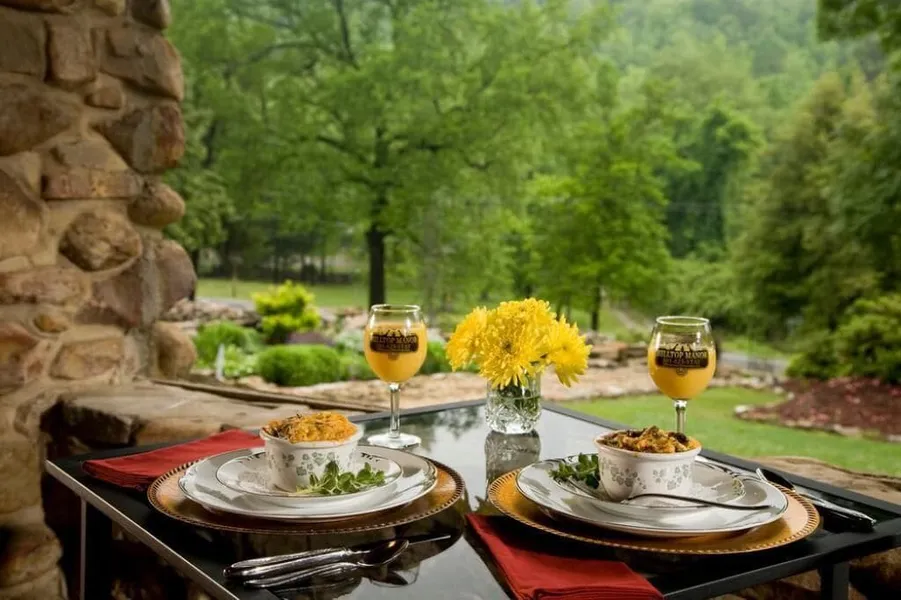 Hilltop Manor Bed and Breakfast hotel detail image 2