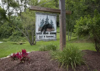 Lazy Bear Lodge hotel thumbnail 4