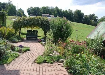 Garden Gate Get-A-Way Bed & Breakfast hotel thumbnail 2