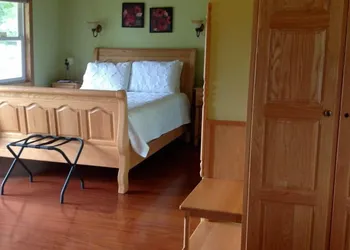 Garden Gate Get-A-Way Bed & Breakfast hotel thumbnail 7