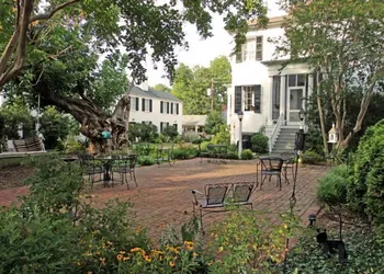 The Essex Inn hotel thumbnail 2