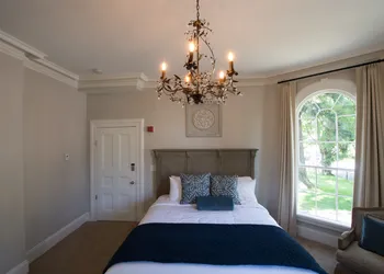 Serenity Inn Newport hotel thumbnail 6