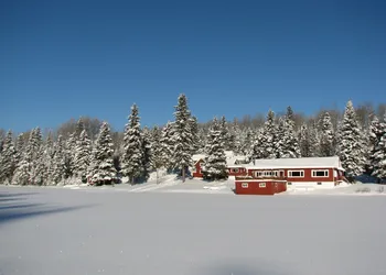 Kan-à-Mouche Pourvoirie Auberge et Chalets hotel thumbnail 3