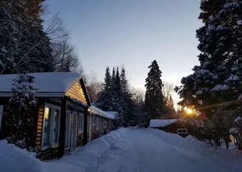 Kan-à-Mouche Pourvoirie Auberge et Chalets hotel thumbnail 4
