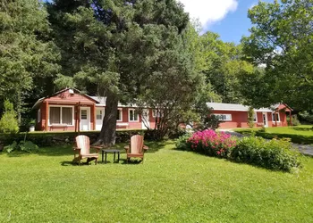Kan-à-Mouche Pourvoirie Auberge et Chalets hotel thumbnail 5