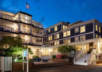 Vineyard Square Hotel & Suites hotel thumbnail 2