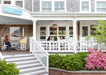 Vineyard Square Hotel & Suites hotel thumbnail 3
