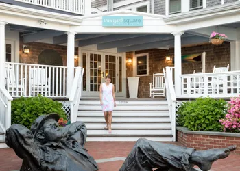Vineyard Square Hotel & Suites hotel thumbnail 4