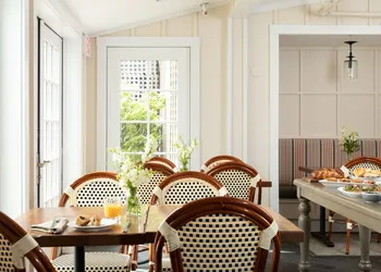 Vineyard Square Hotel & Suites hotel thumbnail 6