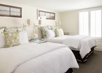 Vineyard Square Hotel & Suites hotel thumbnail 8