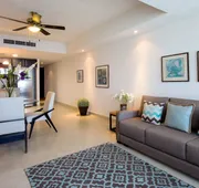 Grand Venetian Condominium hotel detail image 7