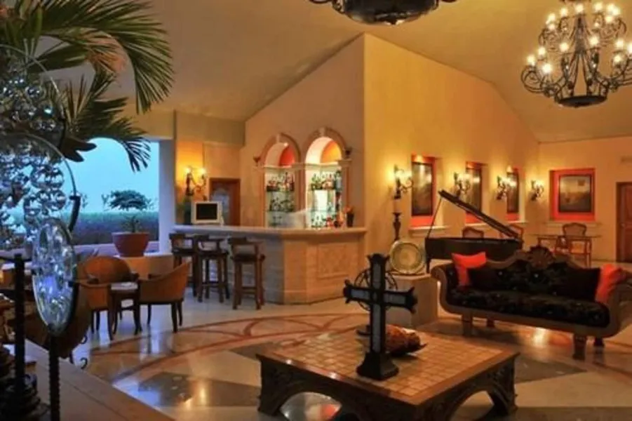 Special Offer, Unbeatable Location - 2BR Suite hotel detail image 6