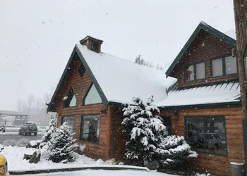 Sumas Mountain Lodge hotel thumbnail 4
