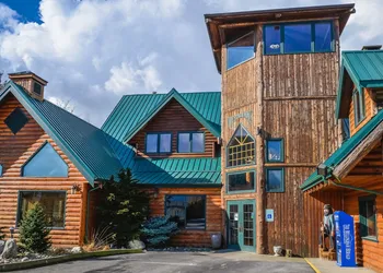 Sumas Mountain Lodge hotel thumbnail 5