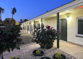 Mauna Loa Motel hotel thumbnail 2