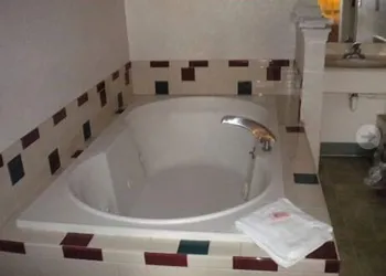 Heritage Inn hotel thumbnail 6