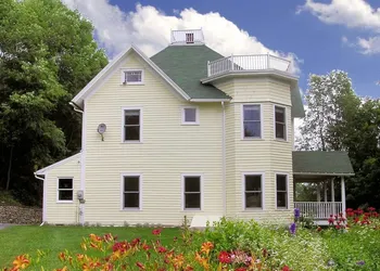 Breezy Hill Inn hotel thumbnail 3