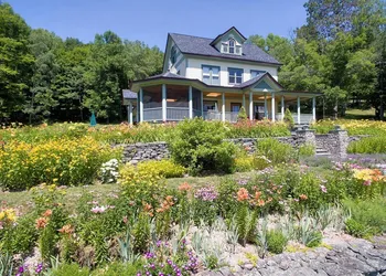 Breezy Hill Inn hotel thumbnail 4