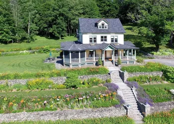 Breezy Hill Inn hotel thumbnail 5