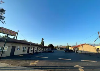 Super Inn hotel thumbnail 8