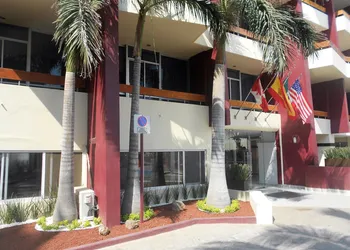Del Real Hotel & Suites hotel thumbnail 2