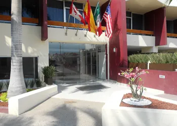 Del Real Hotel & Suites hotel thumbnail 3