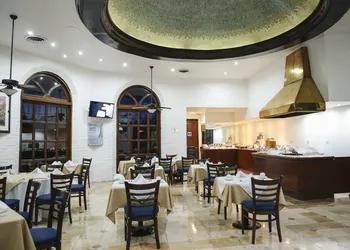 Quality Inn Nuevo Laredo hotel thumbnail 6