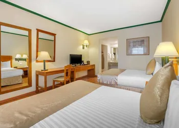 Comfort Inn Monclova hotel thumbnail 8