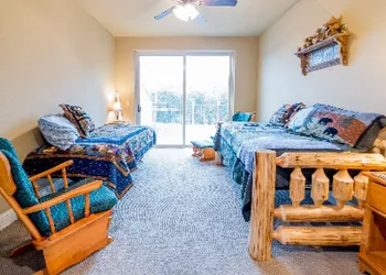 Inn the Woods Suites hotel thumbnail 7