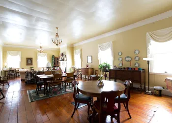 B&B at Oliver Phelps hotel thumbnail 7