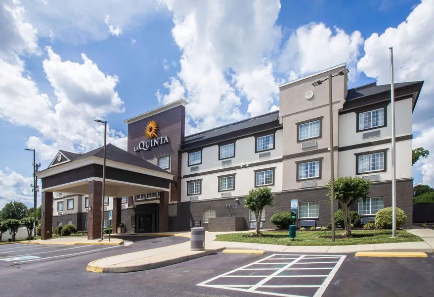 La Quinta Inn by Wyndham Richmond South hotel detail image 2