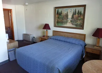 DK Motel hotel thumbnail 3