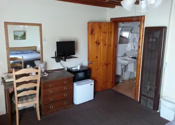 DK Motel hotel thumbnail 4