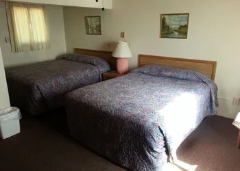 DK Motel hotel thumbnail 5